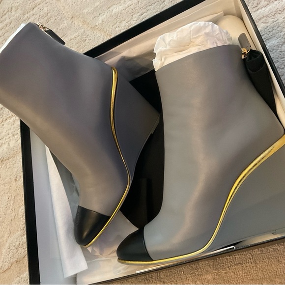 22B Chanel Wedge Ankle Boots - Picture 2 of 15